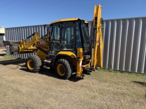 BACKHOE LOADER 4x4 JCB