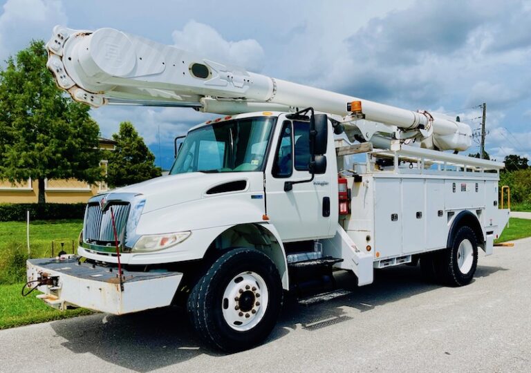 Altec AM55 Bucket Truck For Sale