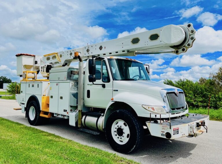 Altec AM55 Bucket Truck For Sale