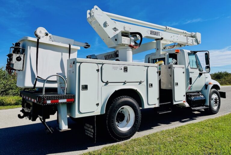 Versalift VST6000-MHI Bucket Truck For Sale