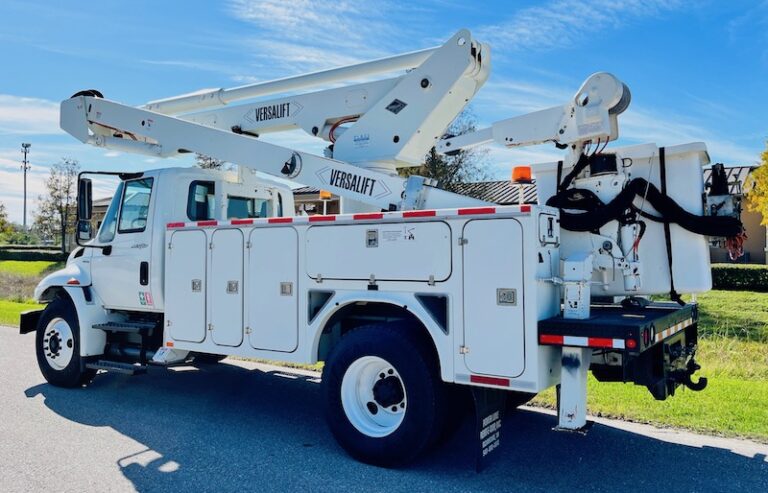 Versalift VST6000-MHI Bucket Truck For Sale