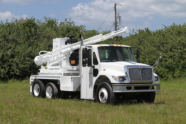 truck_mounted_drill_449910693